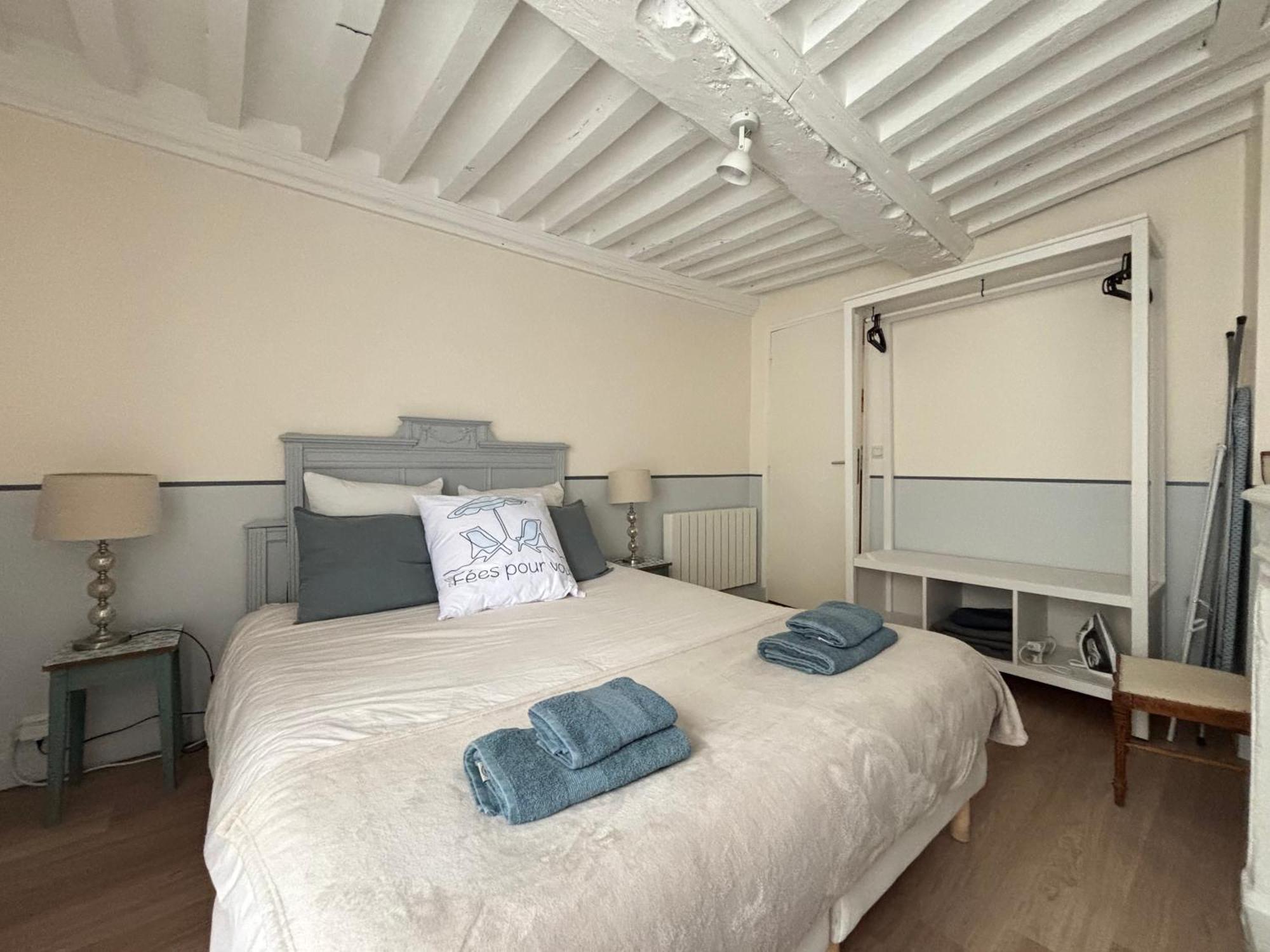 Les Remparts Apt Spacieux 1 Er Etage Renove Joliment Decore Bien Equipe Plein Centre Bayeux Proche Plages Du Debarquement Parking Gratuit A Proximite Extérieur photo